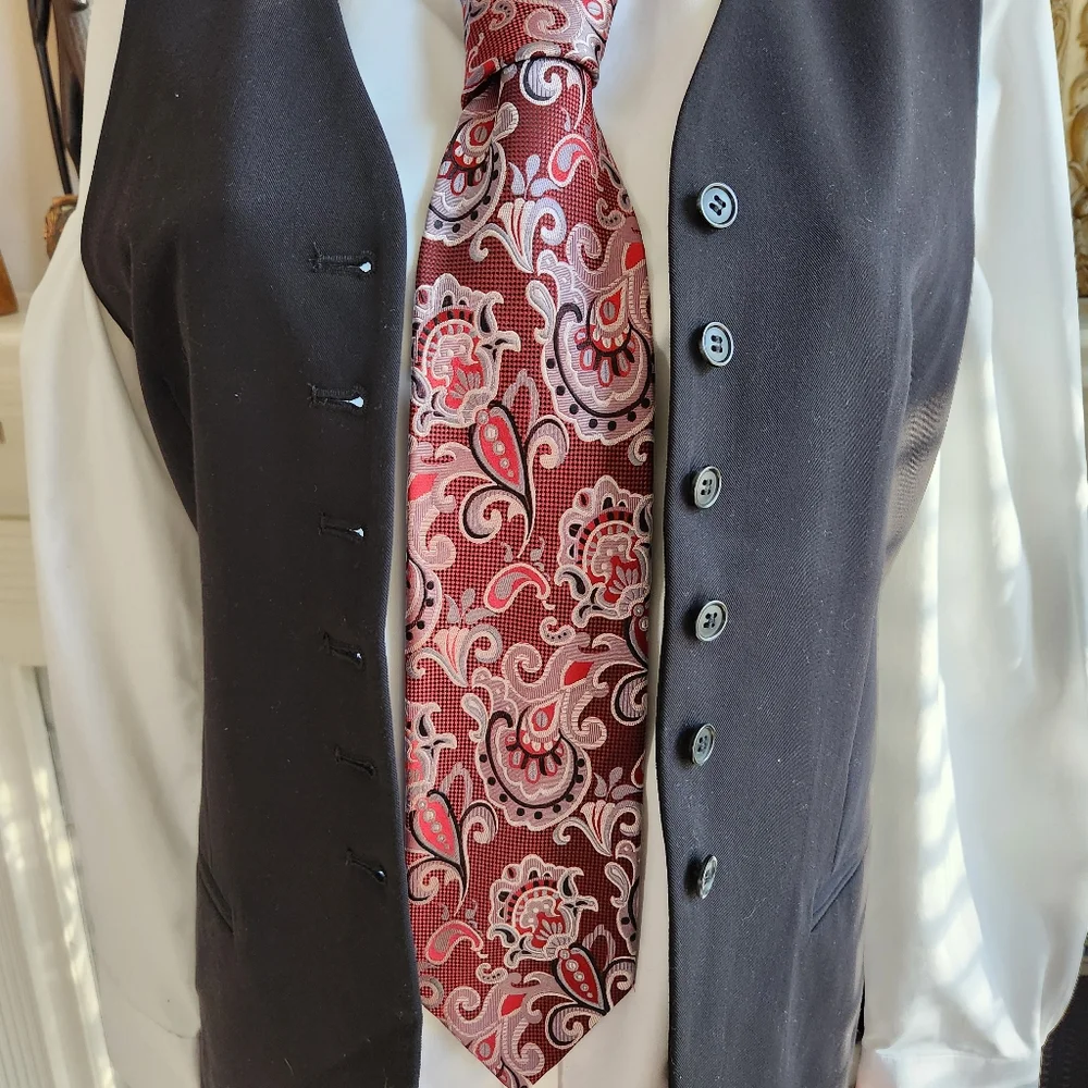 Massimo Ferre Red Paisley Tie Silk Silver Black Academia Old Money Heritage
